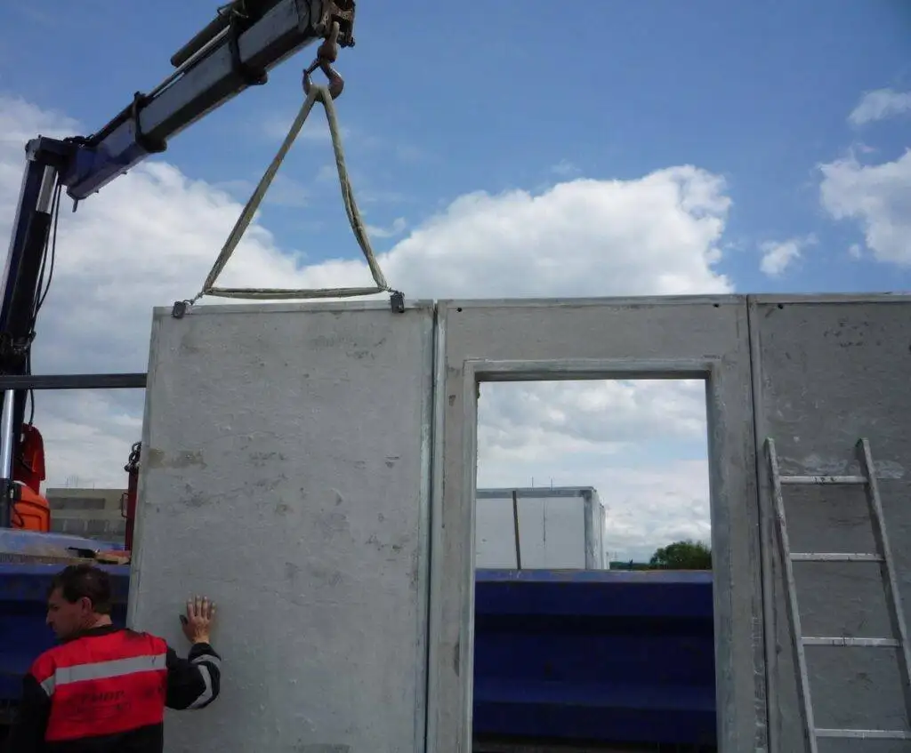 The quick assemble process used in the delivery of affordable housing projects reduces material waste and environmental impact.