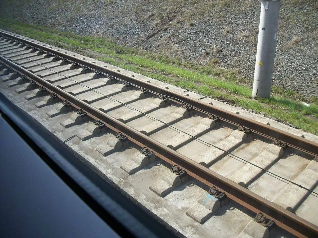 Rail elements which could be created with self healing concrete